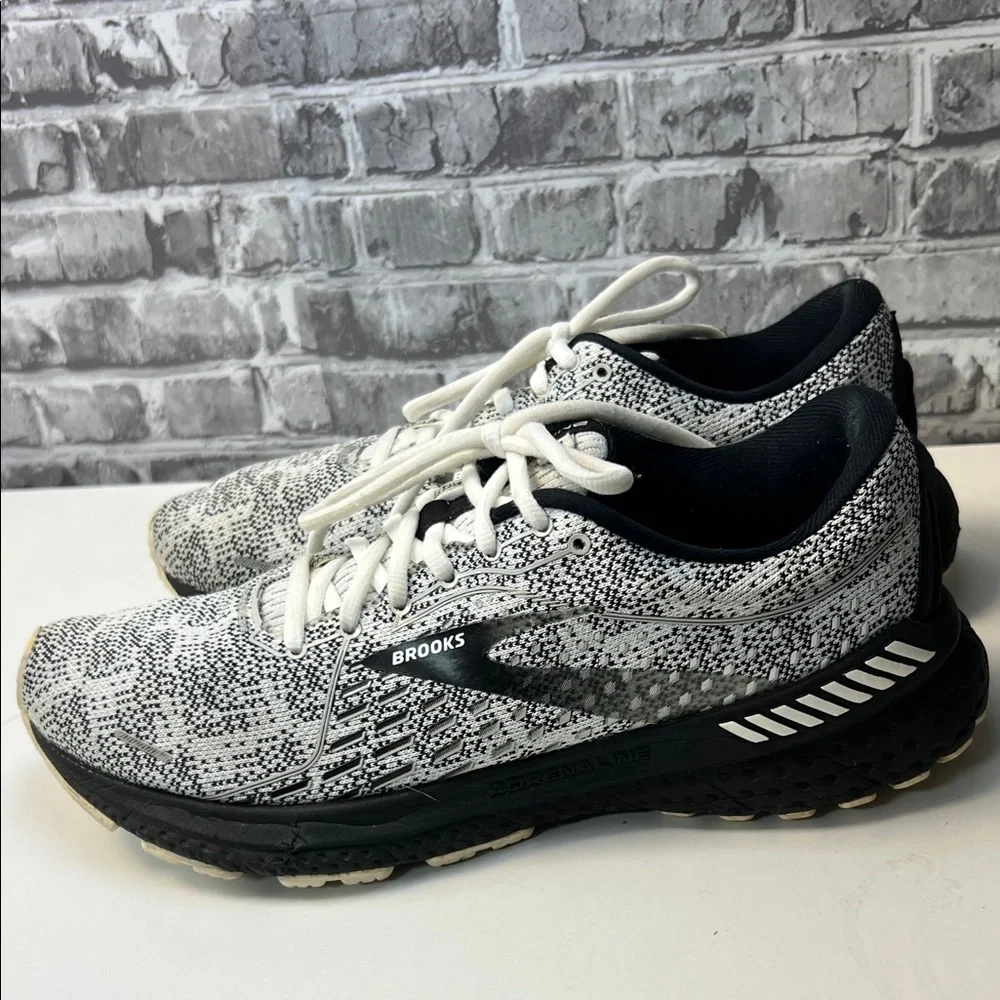 Brooks Men's Speckled Black‎ and White Athletic Shoes